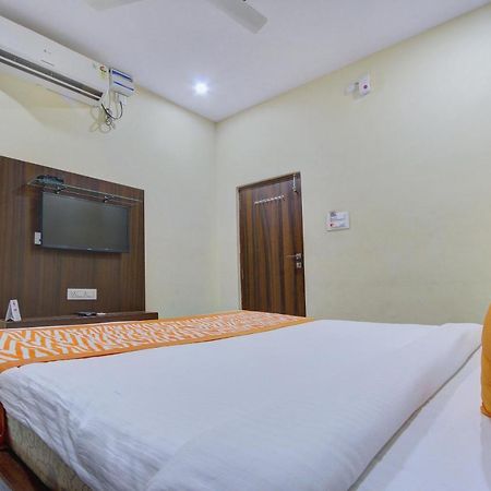 Oyo 7627 Royal Plaza Hotel Hyderabad Exterior foto