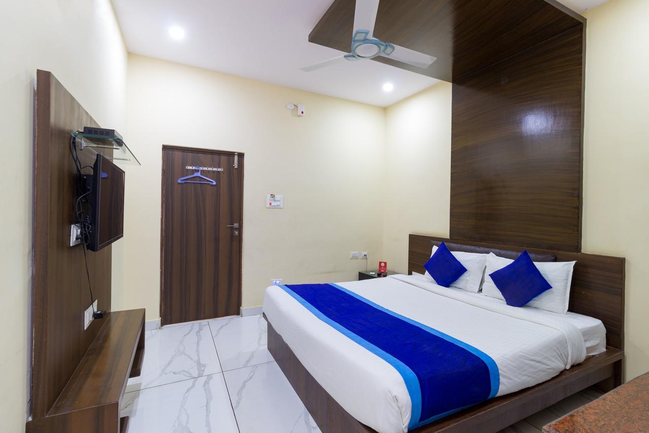 Oyo 7627 Royal Plaza Hotel Hyderabad Exterior foto