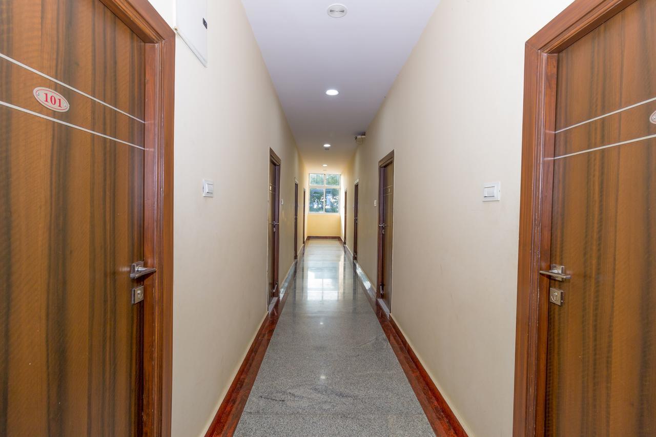 Oyo 7627 Royal Plaza Hotel Hyderabad Exterior foto