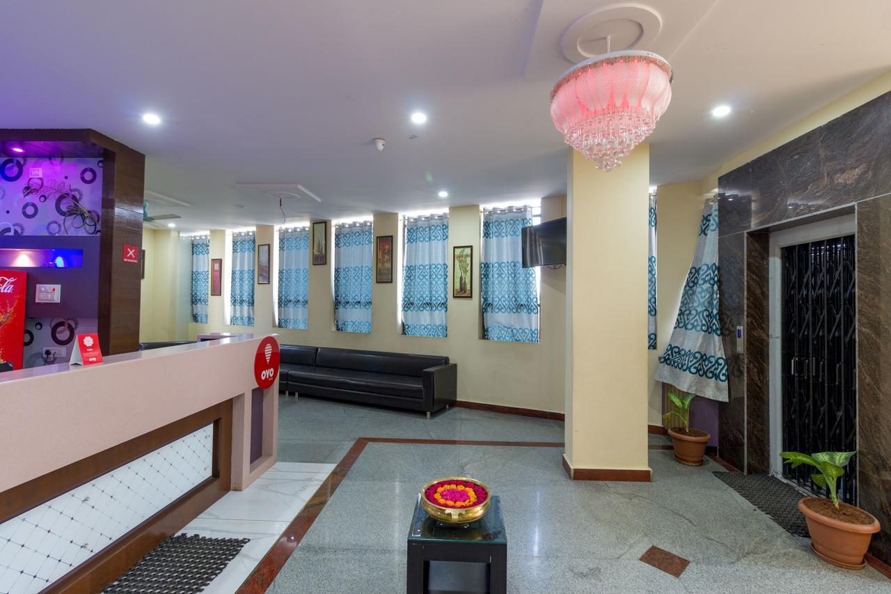 Oyo 7627 Royal Plaza Hotel Hyderabad Exterior foto