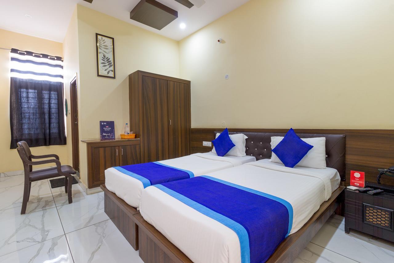 Oyo 7627 Royal Plaza Hotel Hyderabad Exterior foto