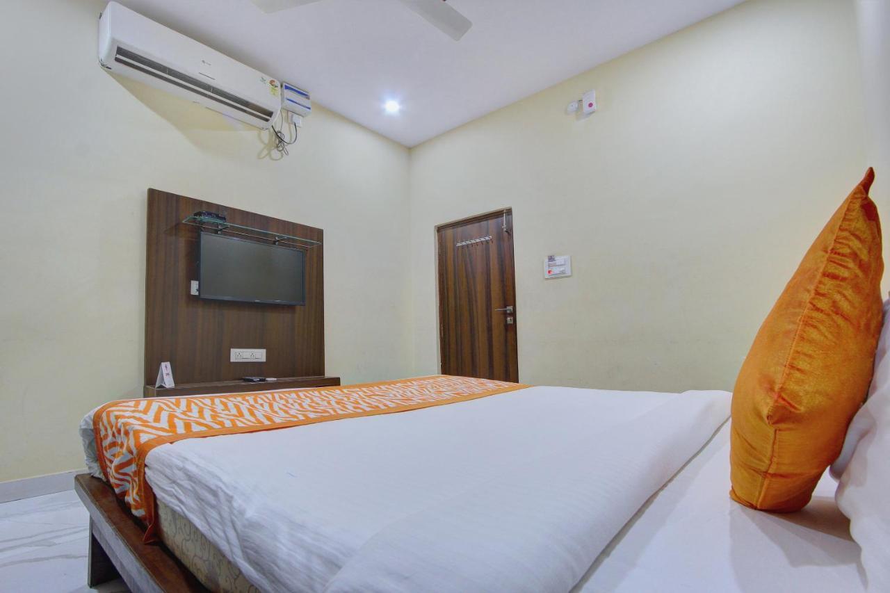 Oyo 7627 Royal Plaza Hotel Hyderabad Exterior foto