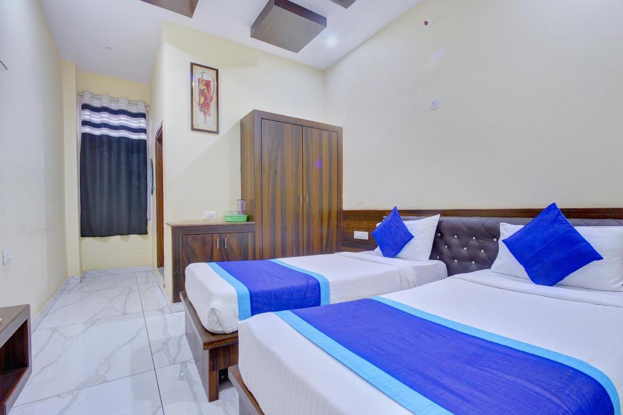 Oyo 7627 Royal Plaza Hotel Hyderabad Exterior foto