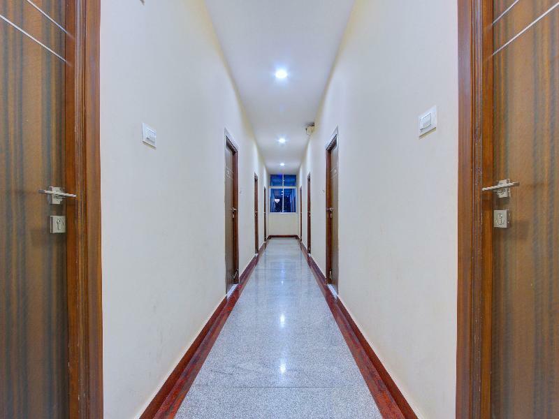 Oyo 7627 Royal Plaza Hotel Hyderabad Exterior foto